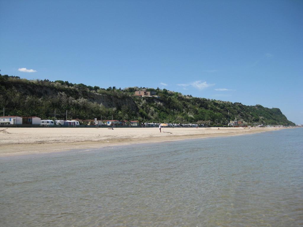 Camping Norina Pesaro Bagian luar foto